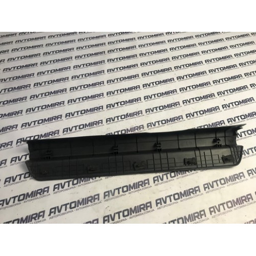 Накладка порога права внутрішня Hyundai i30 HB 2007-2012 858802R000